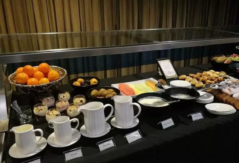 Отель Ascot Park