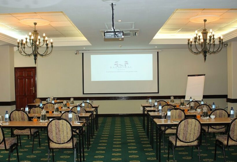 בית מלון כפרי The Balmoral Halaal