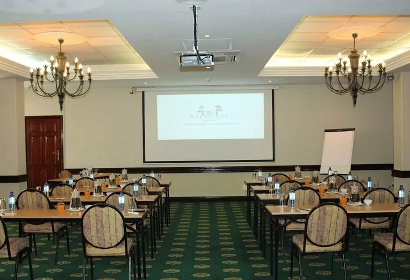 בית מלון כפרי The Balmoral   Halaal