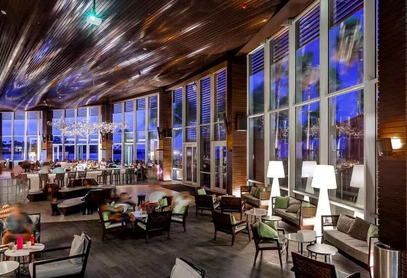 هتل Caribe Hilton