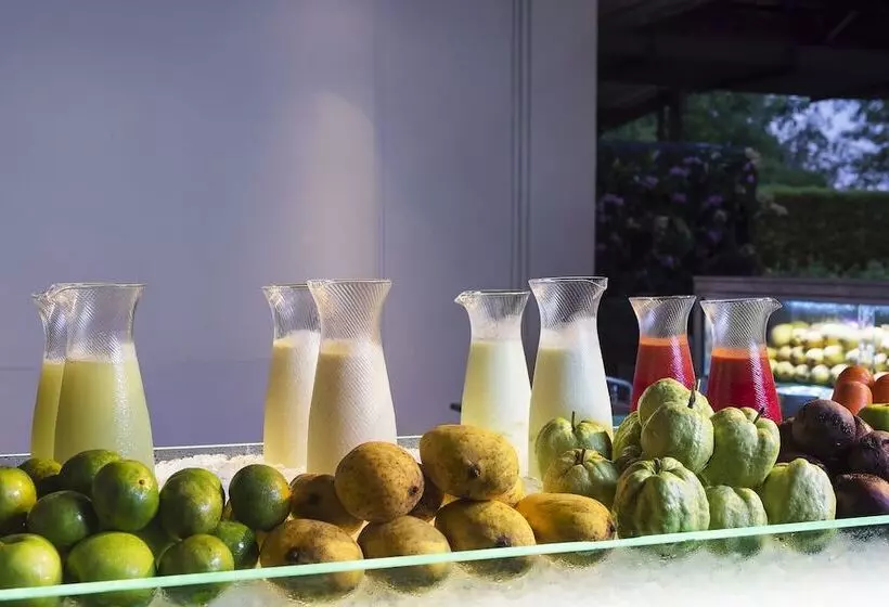 호텔 Anantara Riverside Bangkok Resort