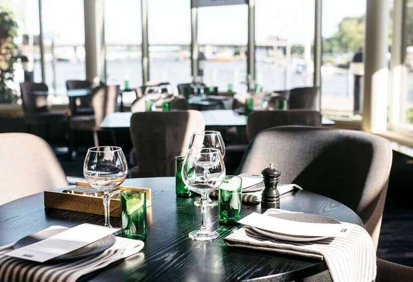 בית מלון כפרי Hilton Helsinki Strand