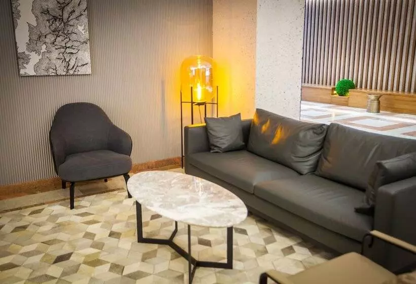 هتل Intourist Khabarovsk