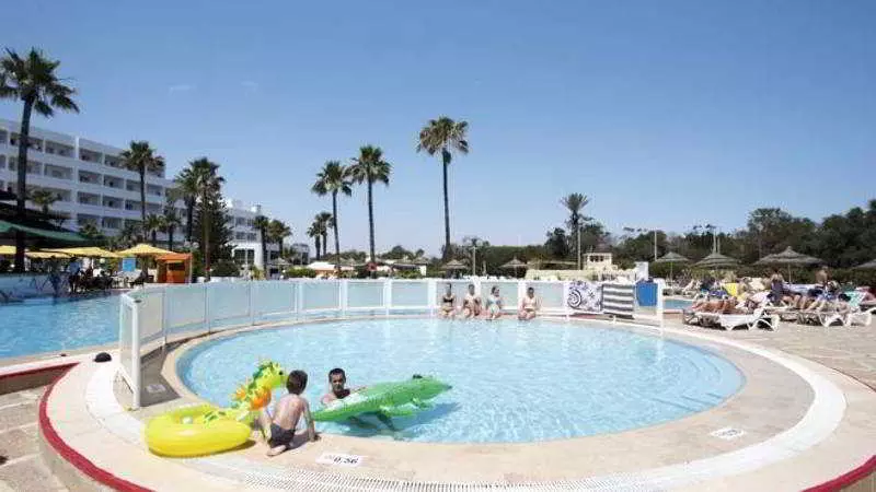 酒店 Tropicana Club & Spa