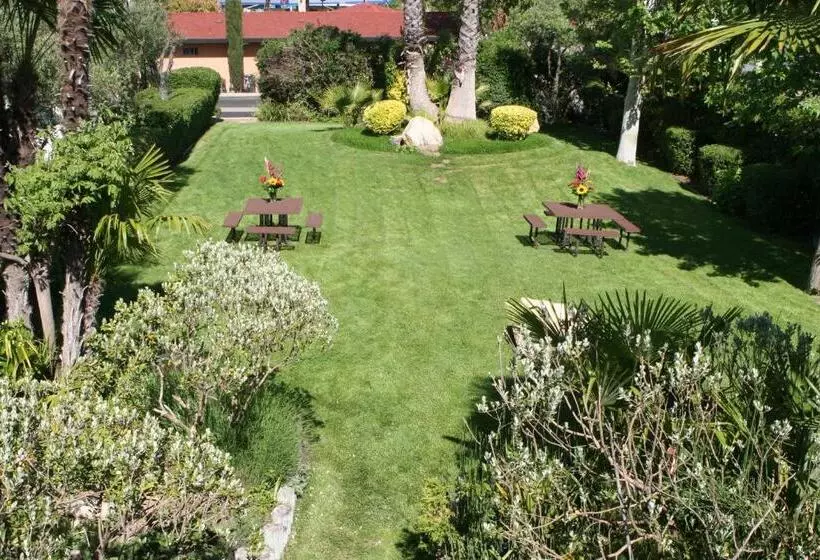 בית מלון כפרי Adelaide Inn