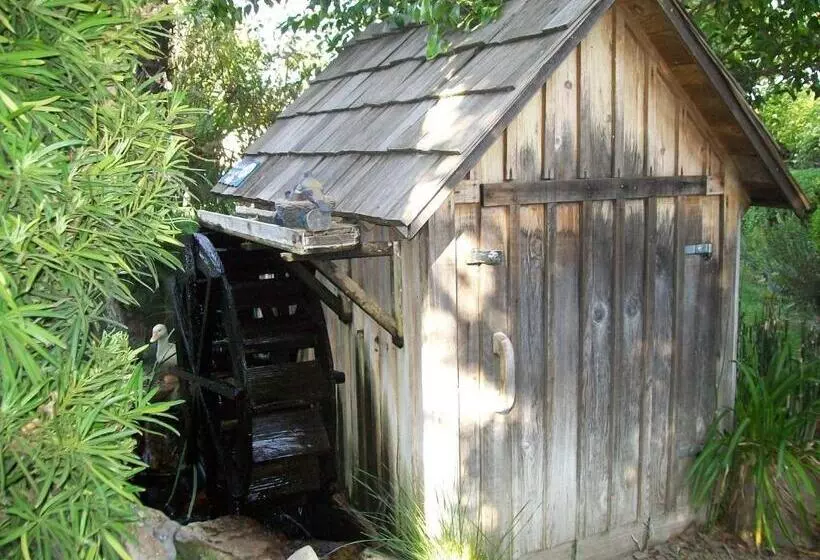 בית מלון כפרי Adelaide Inn