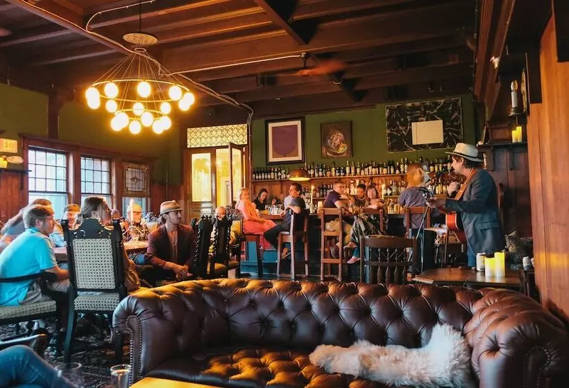 Hotel Apple Tree Inn