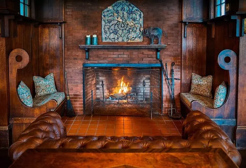 Hotel Apple Tree Inn