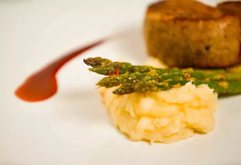 Hotel Apple Tree Inn