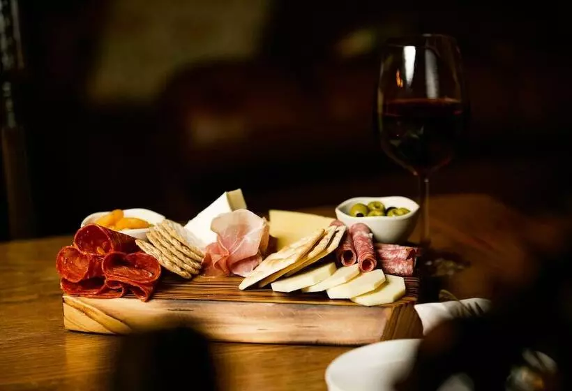 Hotel Apple Tree Inn