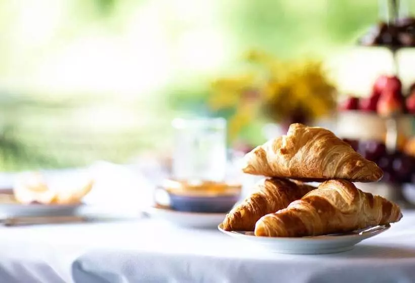 Hotel Apple Tree Inn