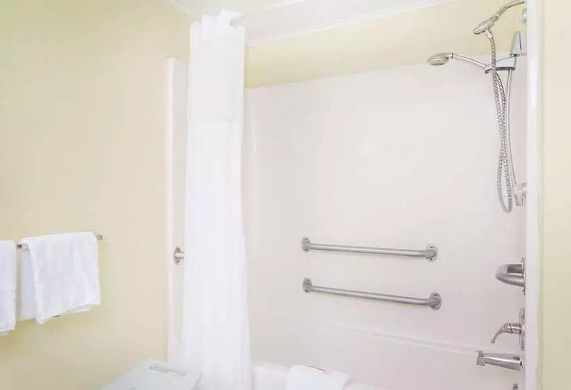 فندق Days Inn By Wyndham Dover Downtown