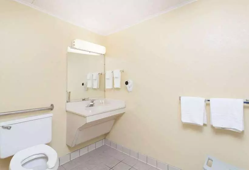 فندق Days Inn By Wyndham Dover Downtown