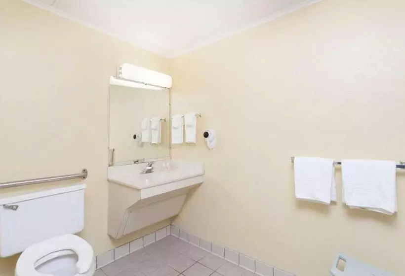 فندق Days Inn By Wyndham Dover Downtown