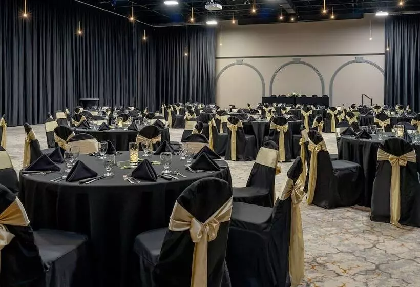 Grand Williston Hotel And Conference Center