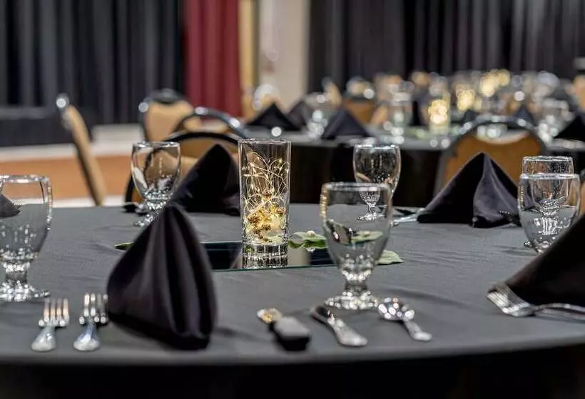 Grand Williston Hotel And Conference Center