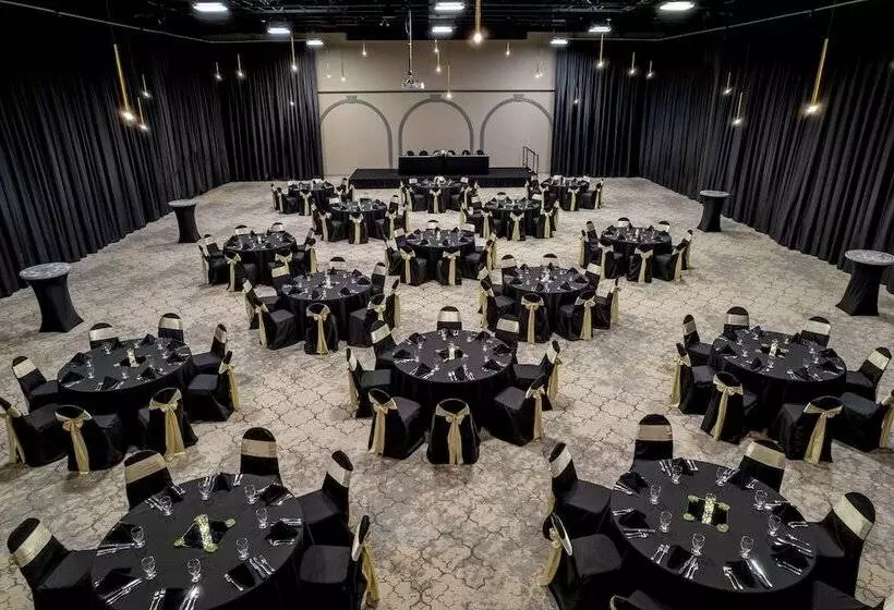 Grand Williston Hotel And Conference Center