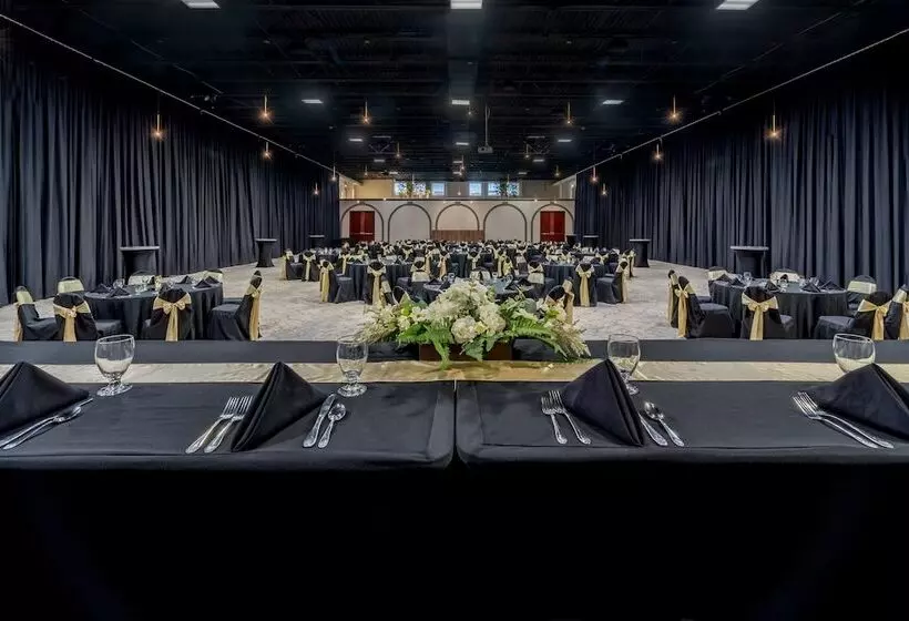 Grand Williston Hotel And Conference Center