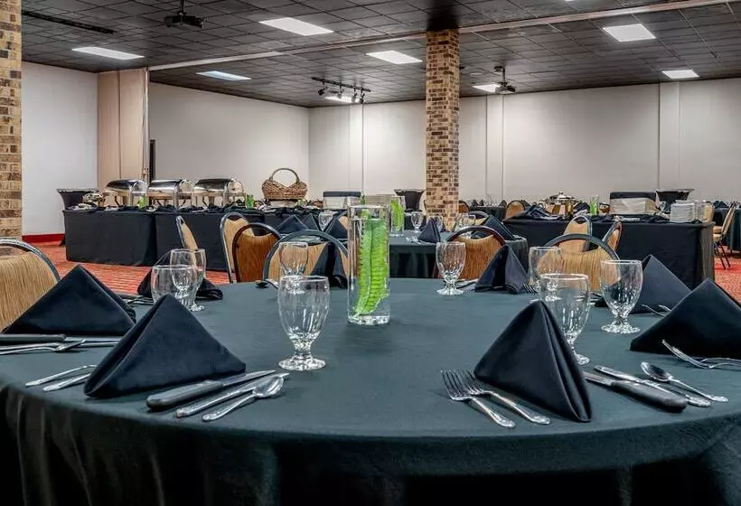 Grand Williston Hotel And Conference Center