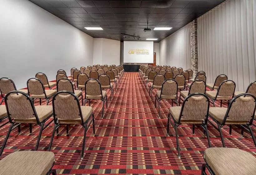 Grand Williston Hotel And Conference Center