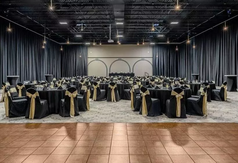 Grand Williston Hotel And Conference Center