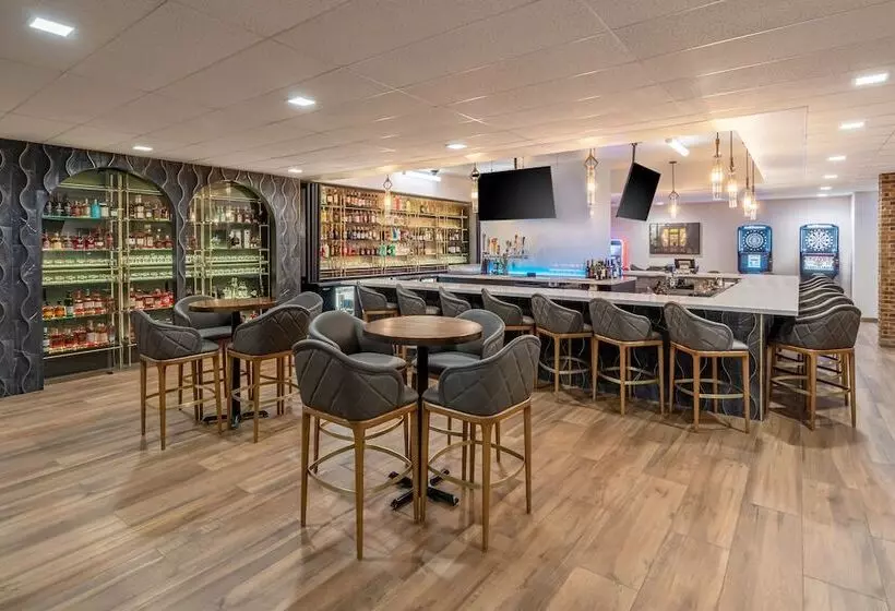 Grand Williston Hotel And Conference Center