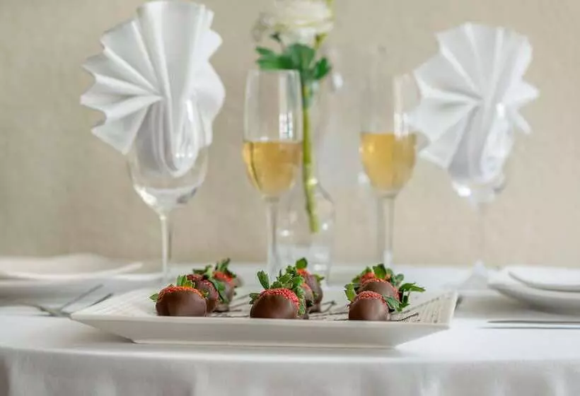 Grand Williston Hotel And Conference Center