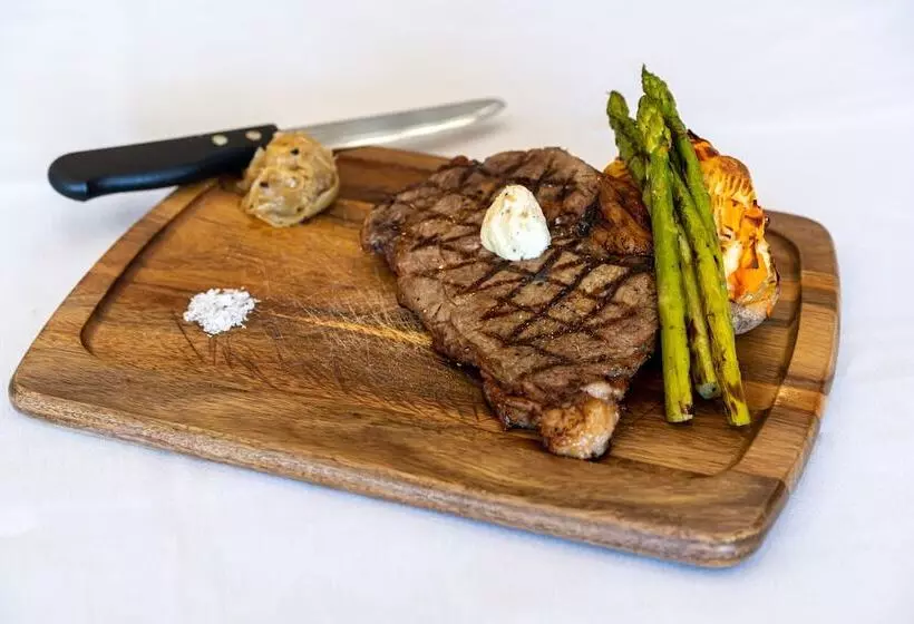 Grand Williston Hotel And Conference Center