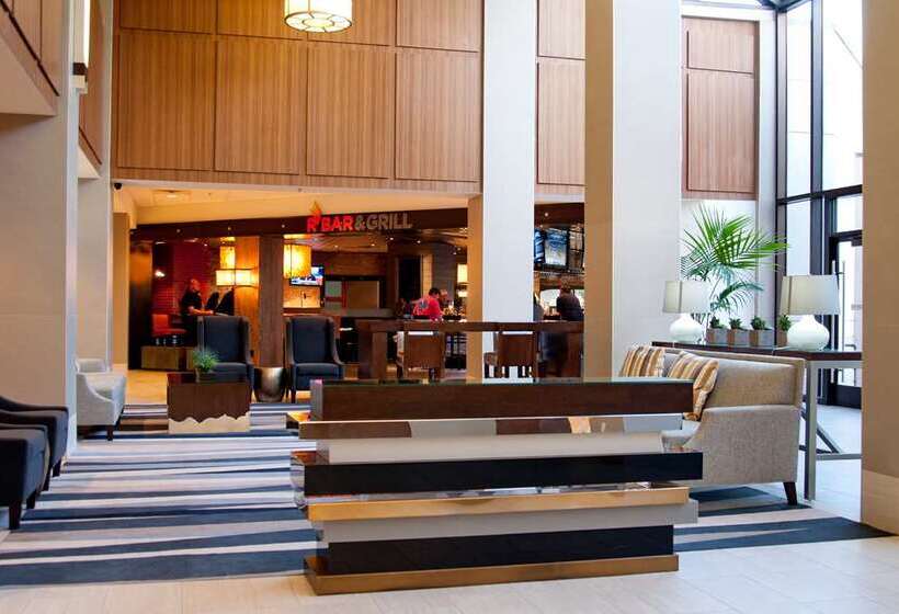 هتل Hilton Arlington