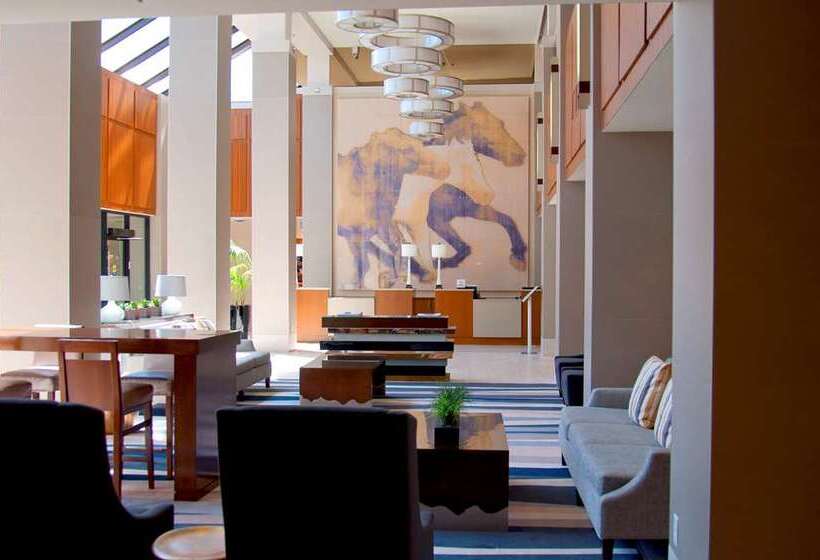 هتل Hilton Arlington