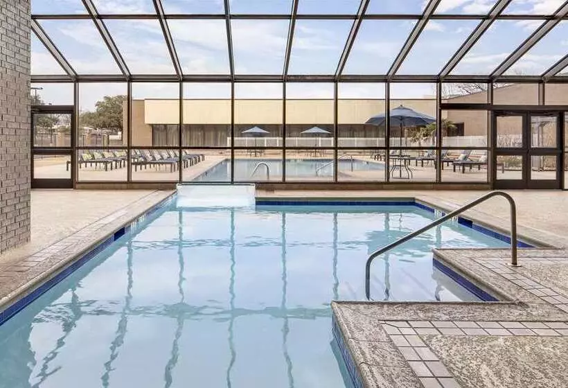 فندق Hilton Arlington