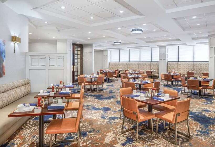 هتل Hilton Arlington