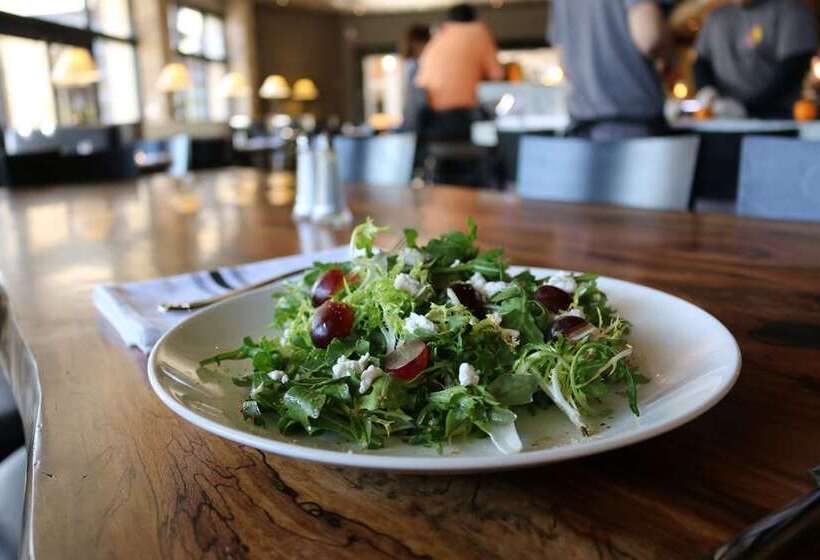 هتل Hilton Arlington