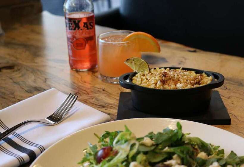 هتل Hilton Arlington