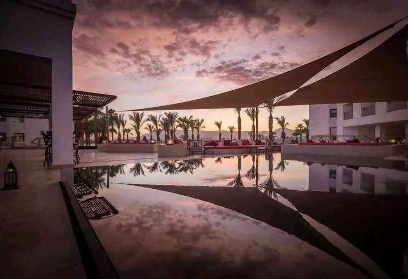 هتل Hilton Luxor Resort & Spa