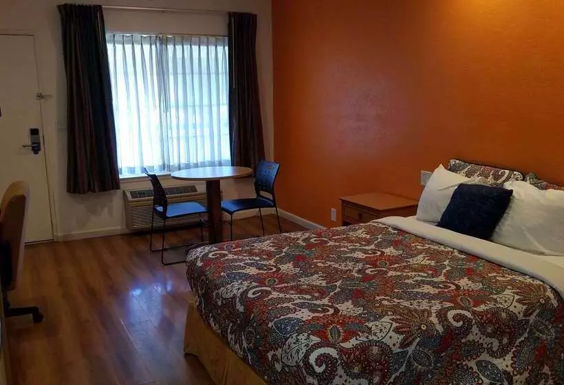 בית מלון כפרי Rodeway Inn Alamedaoakland