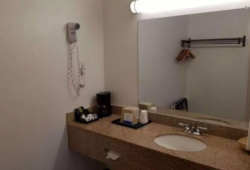 בית מלון כפרי Rodeway Inn Alamedaoakland