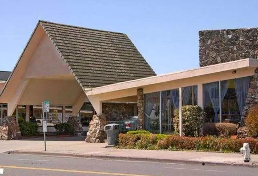 בית מלון כפרי Rodeway Inn Alamedaoakland