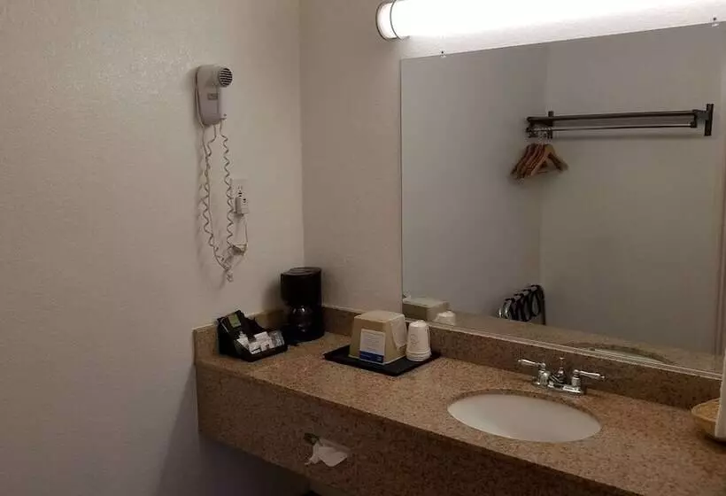 בית מלון כפרי Rodeway Inn Alamedaoakland