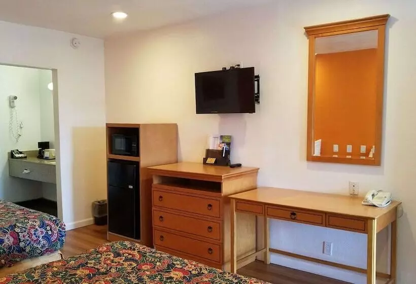 בית מלון כפרי Rodeway Inn Alamedaoakland