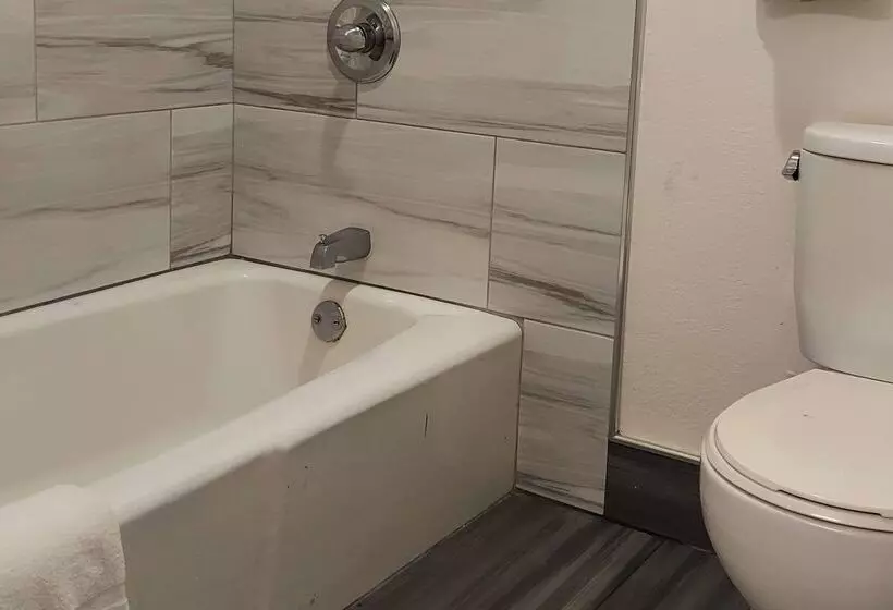 בית מלון כפרי Rodeway Inn Alamedaoakland