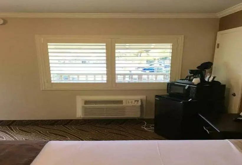 Отель Seaside Inn Morro Bay