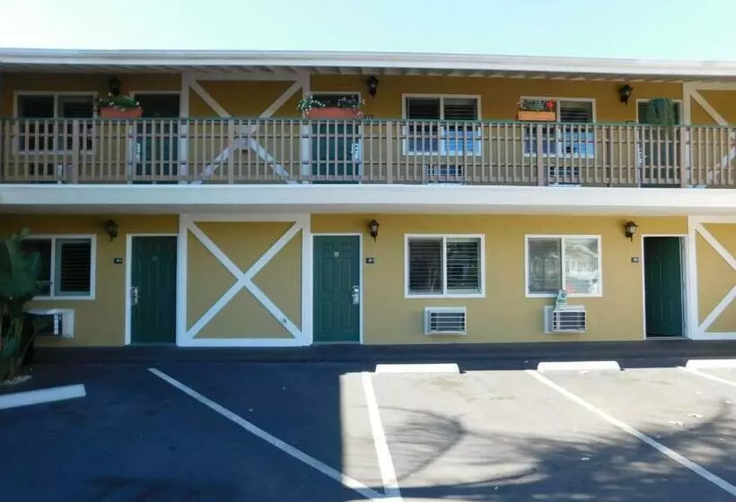 Отель Seaside Inn Morro Bay