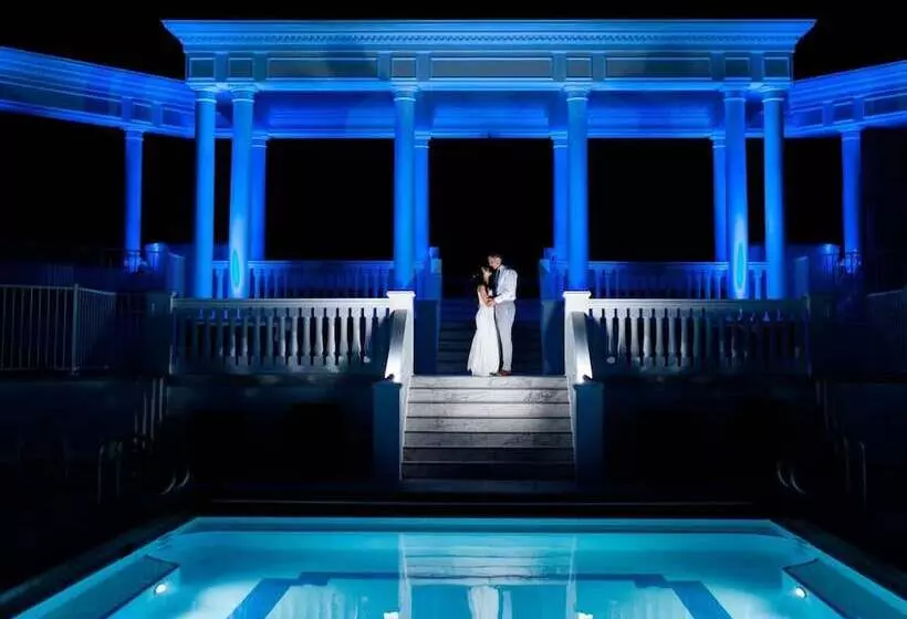 فندق The Grand Resort