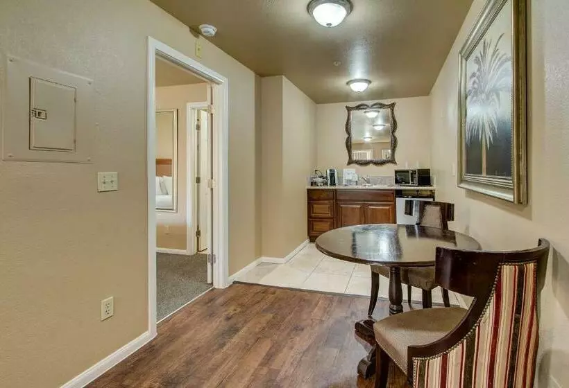 호텔 The Rita Suites