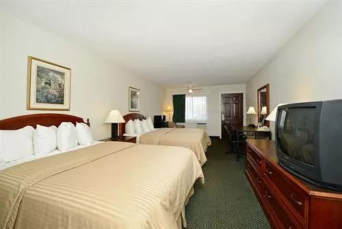 בית מלון כפרי Americas Best Value Inn Petoskey
