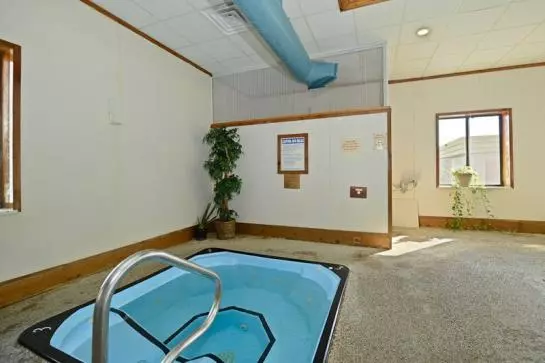בית מלון כפרי Americas Best Value Inn Petoskey
