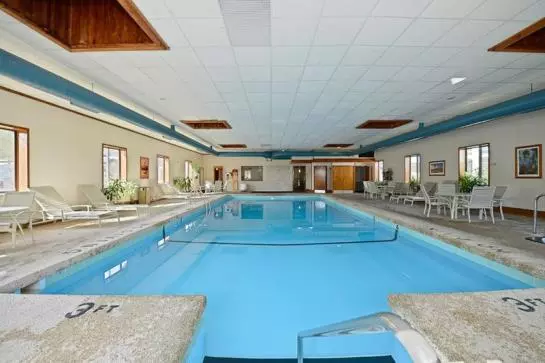 בית מלון כפרי Americas Best Value Inn Petoskey