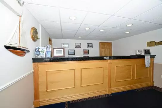 בית מלון כפרי Americas Best Value Inn Petoskey