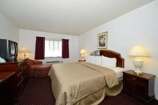 בית מלון כפרי Americas Best Value Inn Petoskey